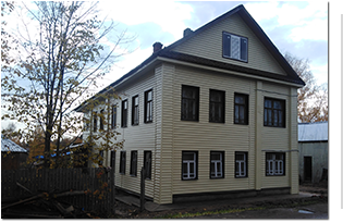 После капитального ремонта принят фасад на ул. Пионерская, 10, в п. Парфеньево