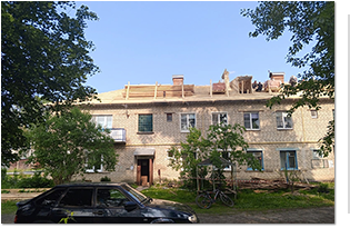 Полным ходом капитальный ремонт скатной крыши д. 12 по ул. Мира поселка прибрежный